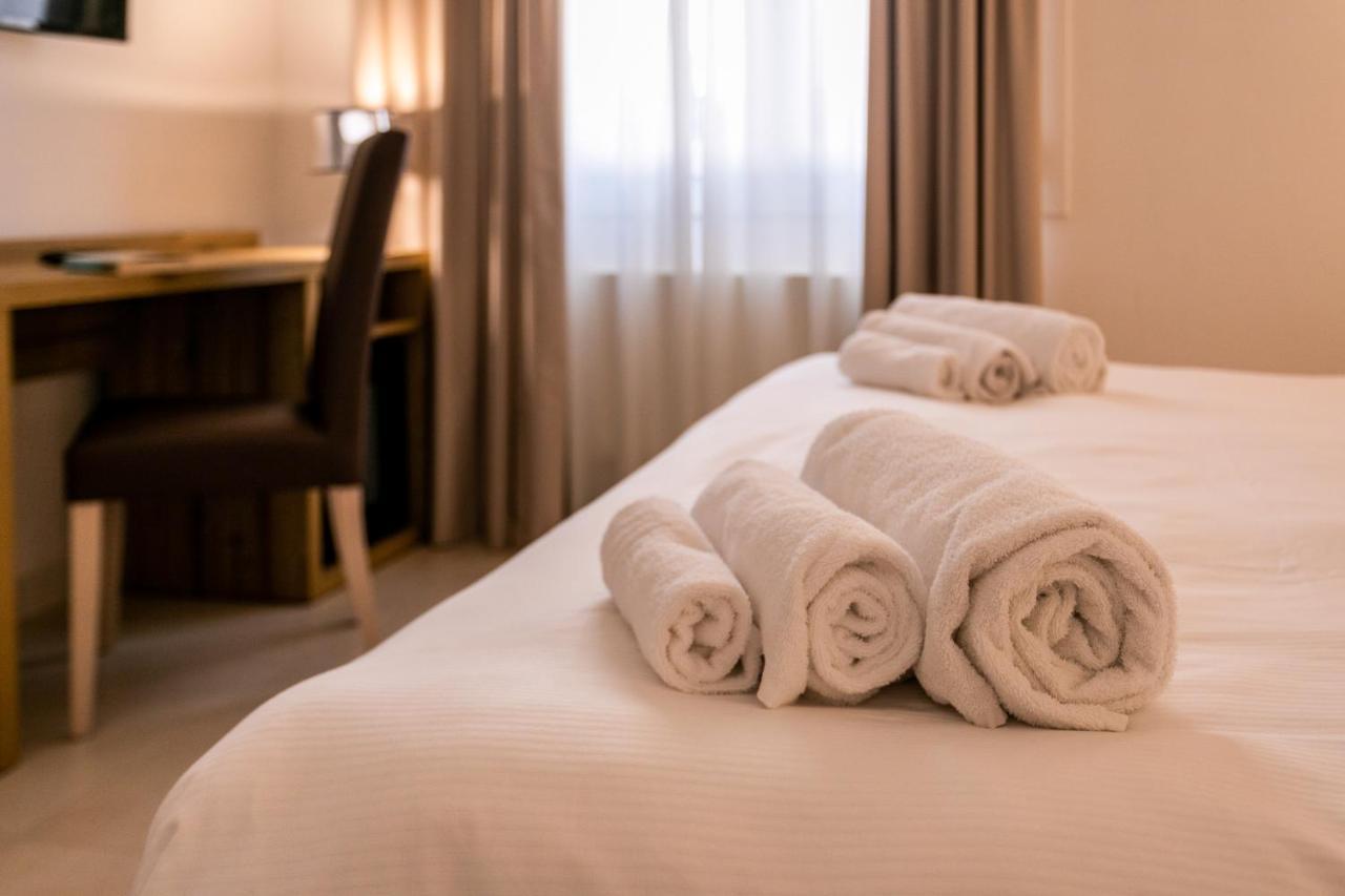 Hotel Moresco サンタ・テレーザ・ガッルーラ エクステリア 写真