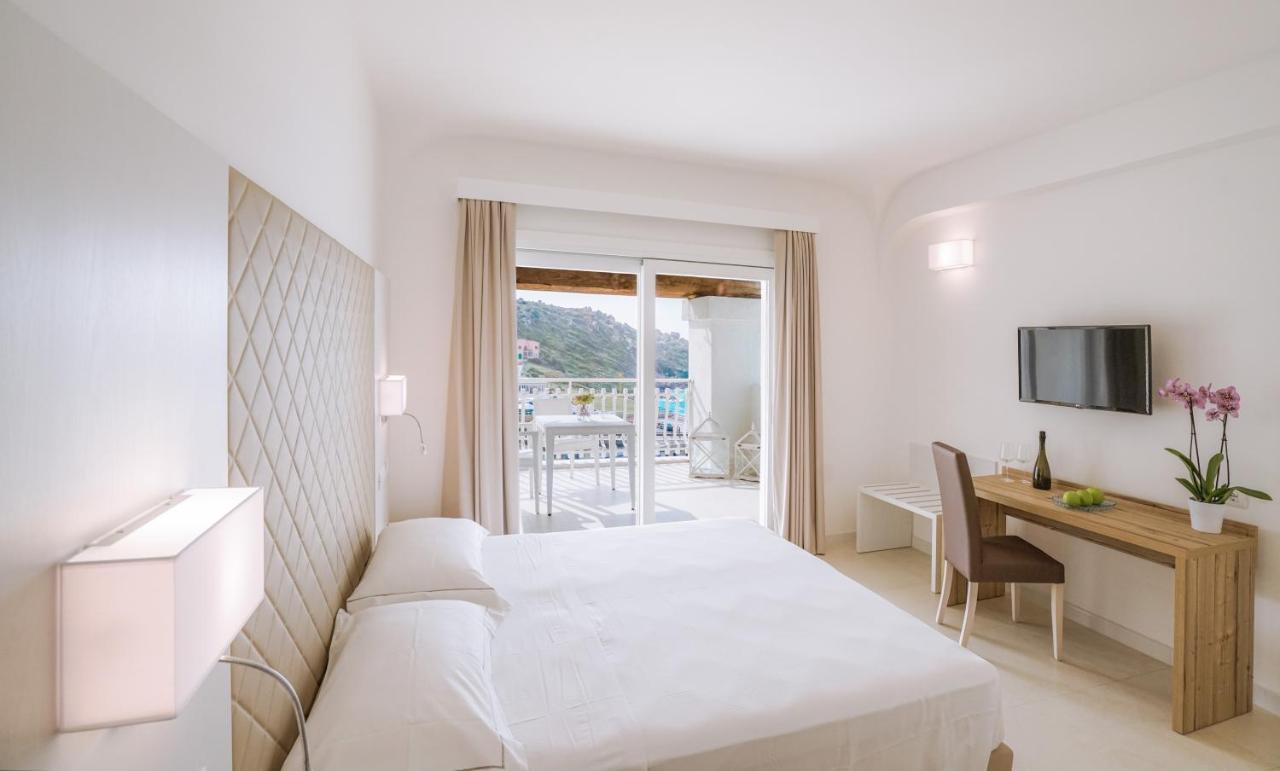 Hotel Moresco サンタ・テレーザ・ガッルーラ エクステリア 写真